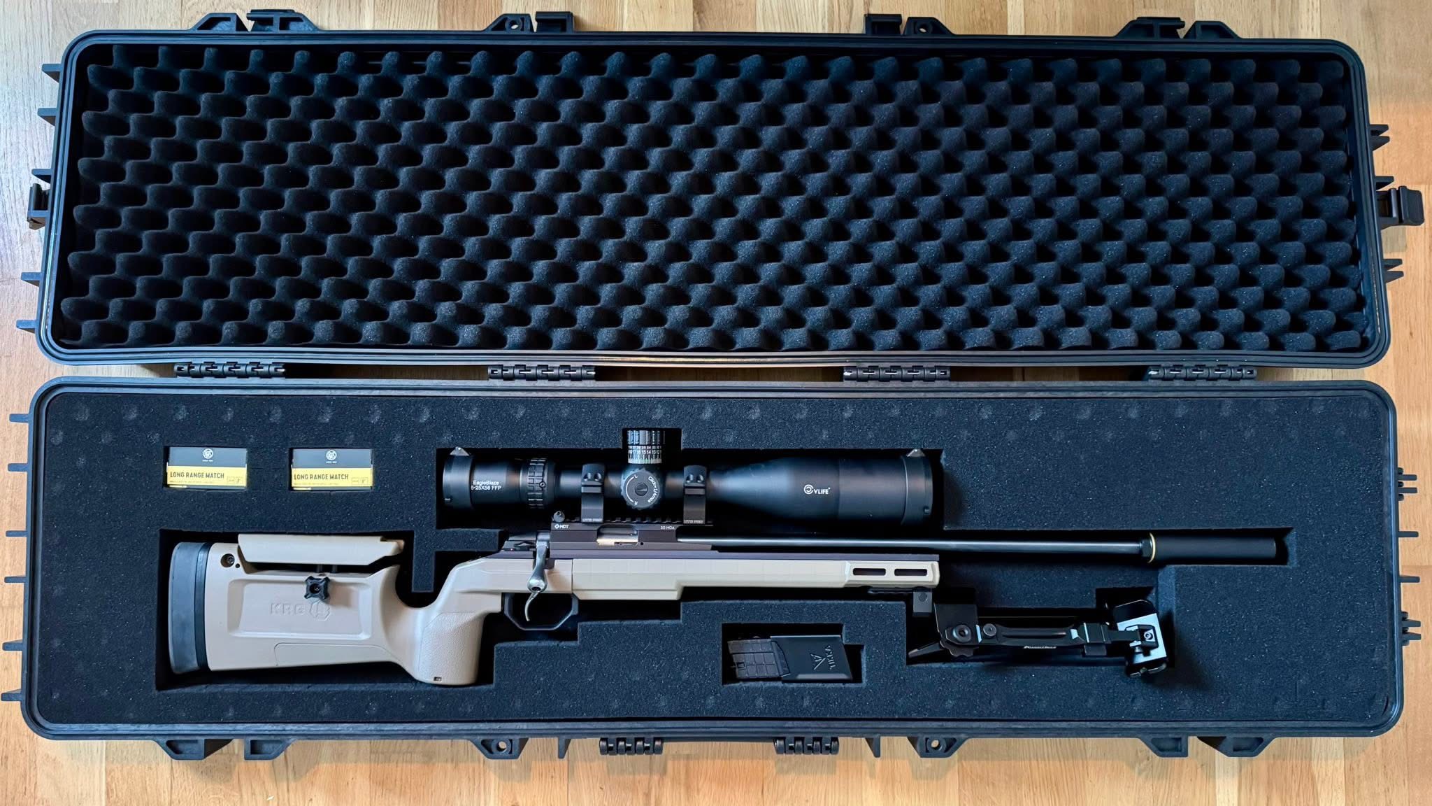 Mallette rigide Tikka ouverte avec carabine