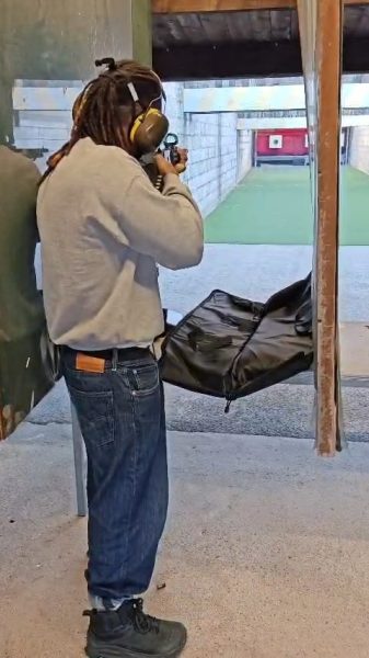 Rossi Puma Tactical équipée du viseur Cyelee BULL X PRO en situation de tir