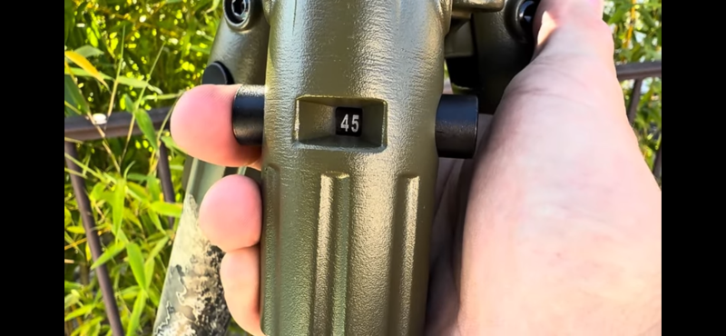 Différentes positions d'inclinaison des pieds du trépied BOG DeathGrip Realtree Excape